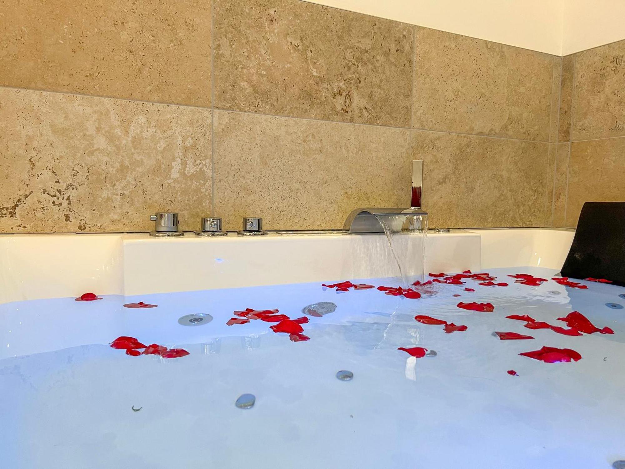 דירות סן-אטיין Bibemus Casa Maja - Baignoire Balneo - Parking - Terrasse מראה חיצוני תמונה