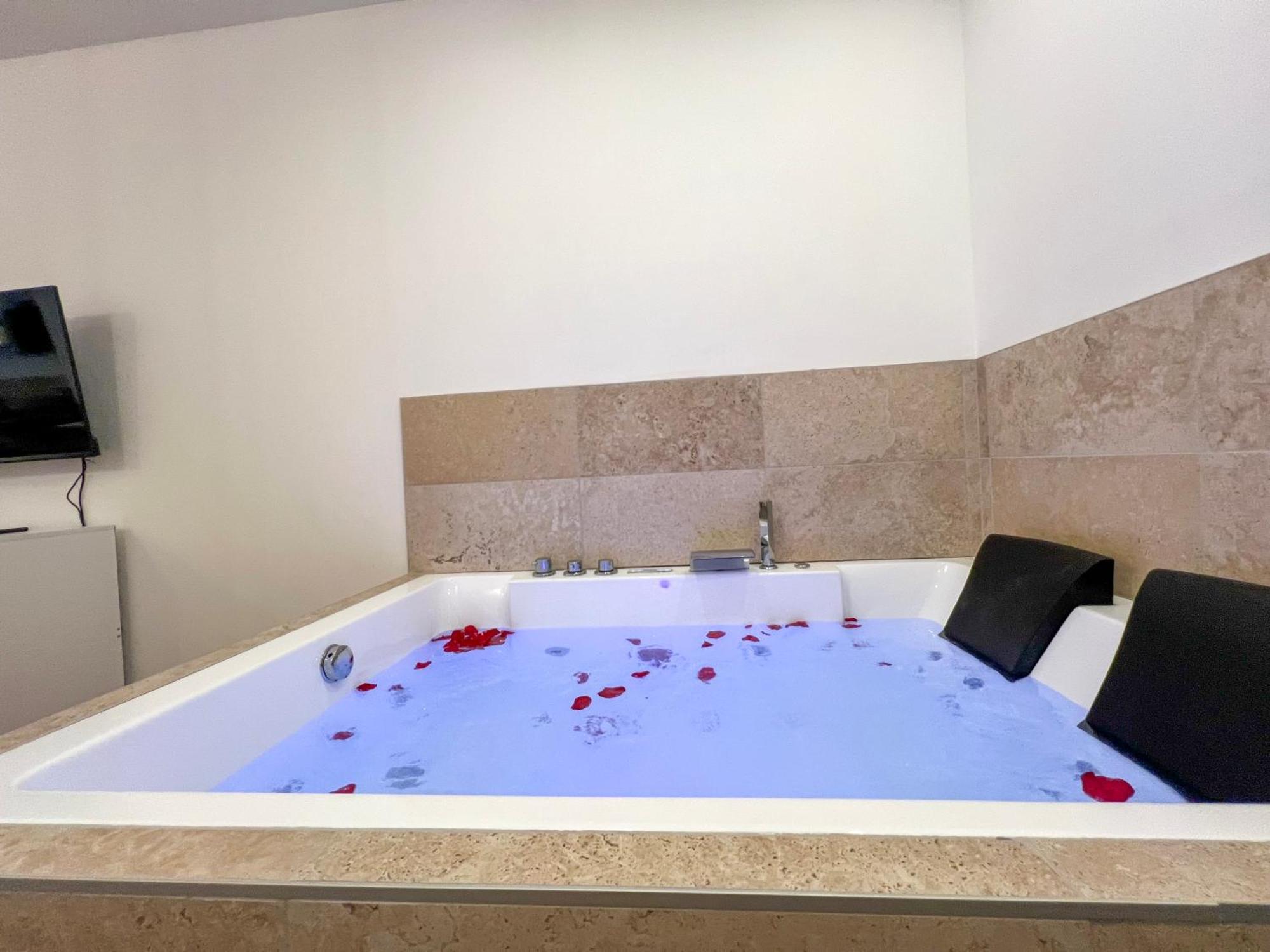 דירות סן-אטיין Bibemus Casa Maja - Baignoire Balneo - Parking - Terrasse מראה חיצוני תמונה